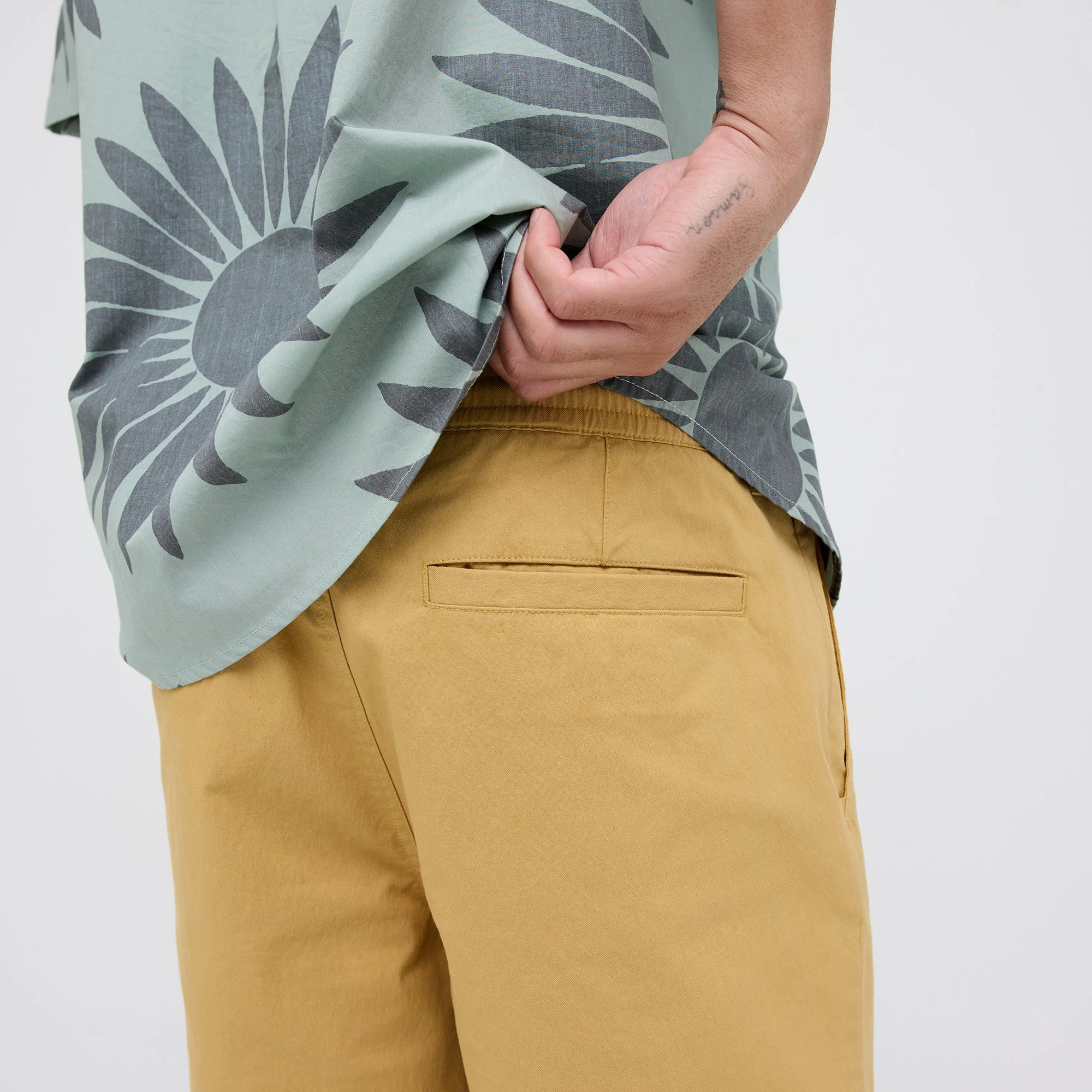 COMPOUND CHINO SHORT - Image 8
